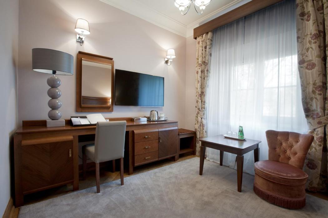Palac Cielesnica Экстерьер фото