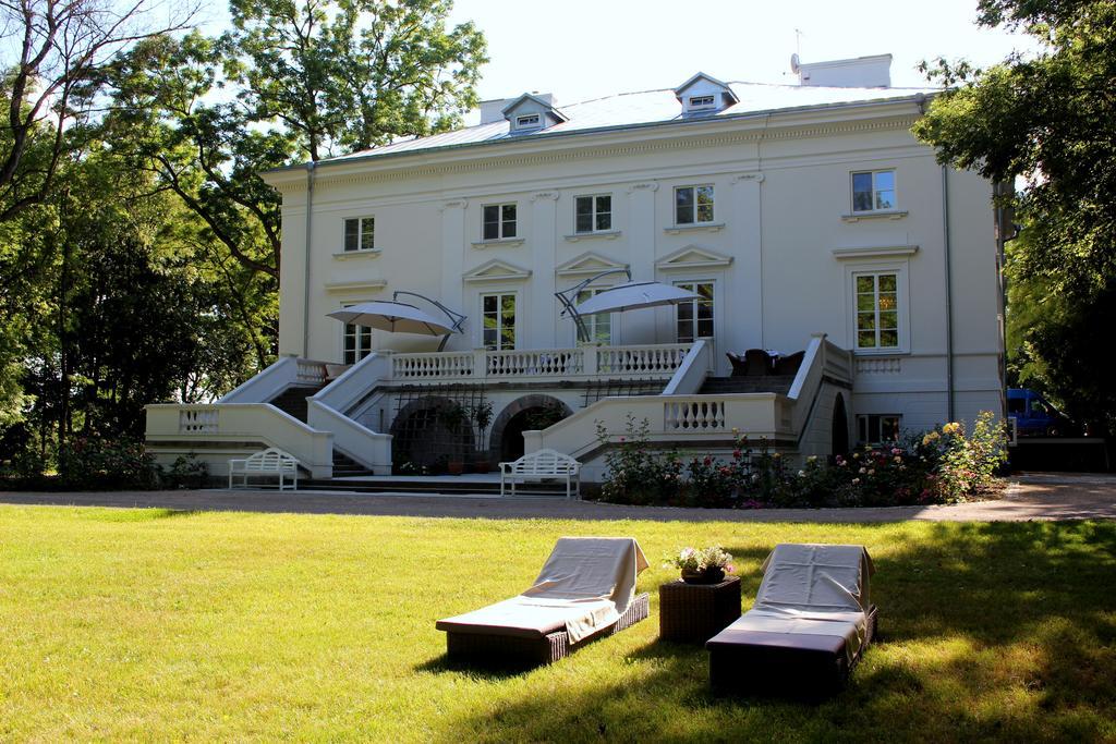 Palac Cielesnica Экстерьер фото